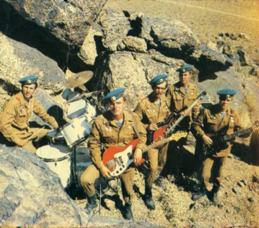 голубые береты пластинка 1987. голубые береты 1987. ансамбль голубые береты в афганистане. состав группы голубые береты. группа группа голубые береты.