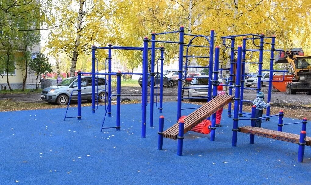 Стрит воркаут площадки. Воркаут площадки киров. Площадка открытых работ. Воронцовский парк workout. Спортплощадка, воркаут, киров.