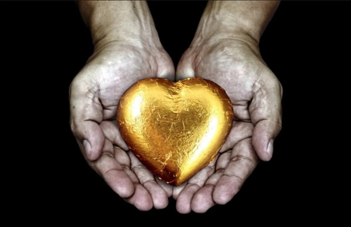 Золотое сердце. Сердечко. Золотые сердечки. Человек с золотым сердцем. Честная душа и золотое сердце