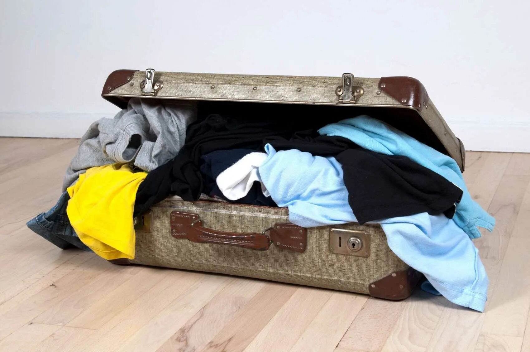 Забытые вещи в электричке. Собираю вещи. Потеряшки надпись. Сонник забытые вещи. Сонник забытые вещи.