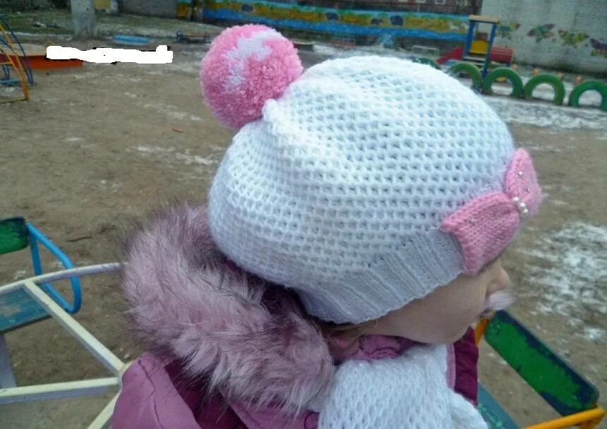 Шапка девочке 2 года. Шапочка для девочки 2 года спицами. вязаные шапочки для девочек 2-3 лет. шапка вязаная для девочки 3 года. вязаная шапочка для девочки 2 лет спицами.