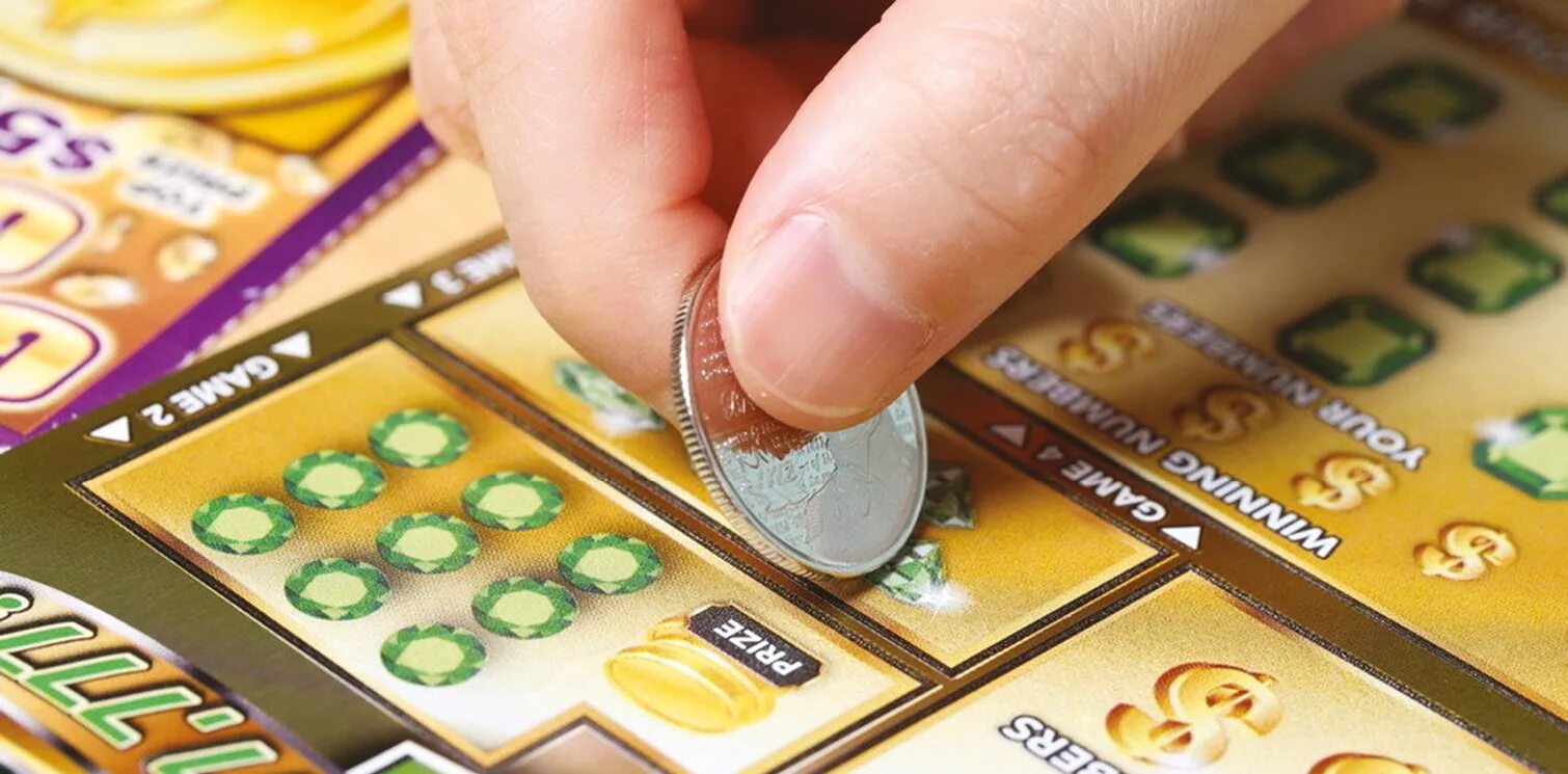 Какие денежные лотереи. Лотерея с монеткой. Лотерея большие деньги. Лотерейные билетики. Новогодние лотерейные билеты.