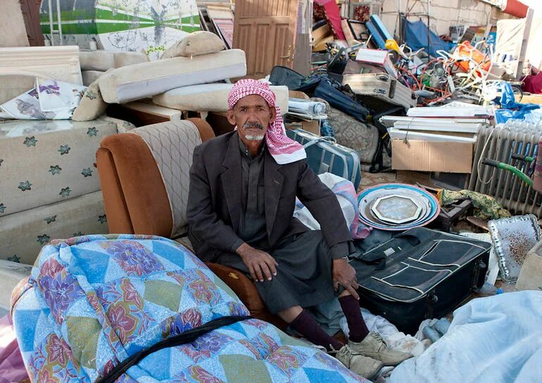 Бедные в арабских Эмиратах. Саудовская Аравия нищета. Саудовская Аравия трущобы. Арабы проживают
