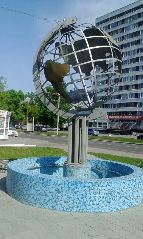 Памятник глобус. Барнаул фонтан Глобус. Монумент «Глобус» Пенза. Чаша Барнаул памятник. Барнаул на глобусе.