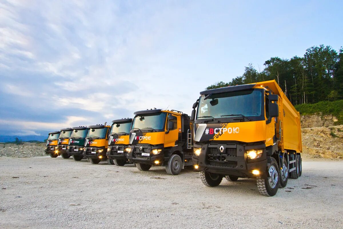 Самосвал renault. Renault Trucks самосвалы. Рено самосвал 8x8. Четырехосный самосвал Рено. Карьерный самосвал Рено 2021.