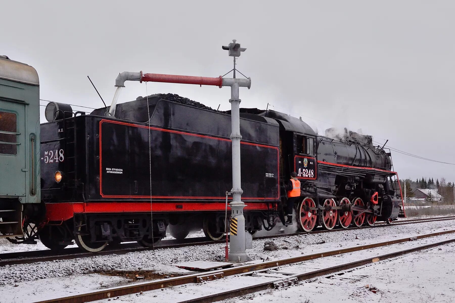 Паровоз заправка. Памятник паровоз л-4729 нижнеудинск. памятник паровозу бодайбо. памятник паровоз в тихорецке. памятник паровоз ржев.