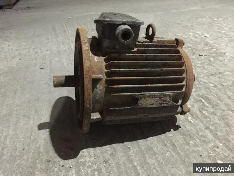 электродвигатель трехфазный аир 90l4 380b 2. аир112м4004- 5. асинхронный электродвигатель аир71а4 у2. электродвигатель аир 56 в4 0,18 квт*1500 об/мин. 1 квт 1500 об/мин.