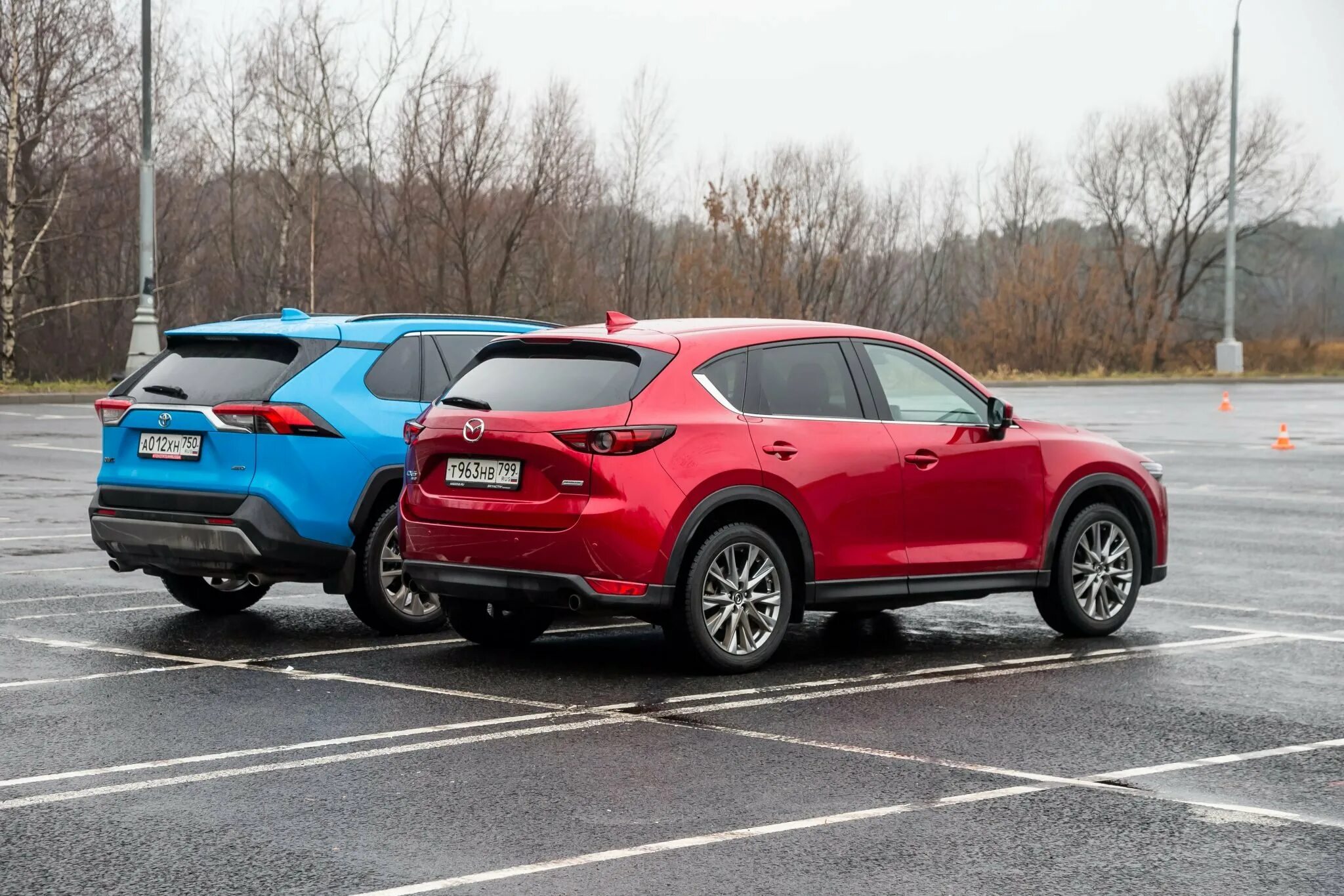 Cx5 vs rav4. Mazda rav4. Мазда Тойота рав 4. Toyota CX 5. Сх 5 сравнение