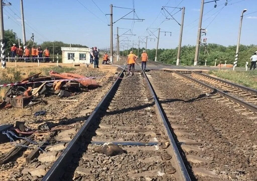 Переехал в ростовскую область. Столкновение поезда в Ростовской области.