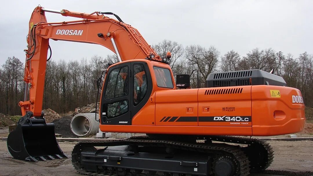 Новый гусеничный экскаватор. Гусеничный экскаватор Doosan dx340lca. Экскаватор Дусан 340. Гусеничный экскаватор Doosan dx300lca. Doosan 340 гусеничный.