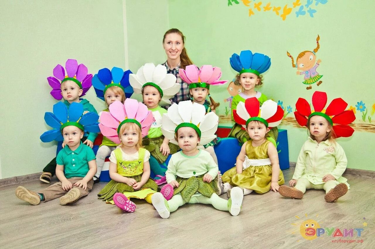 Дети в детском саду. Фотосессия в садике. Воспитатель в саду. Творческие фотосессии в детском саду. День детства в садике