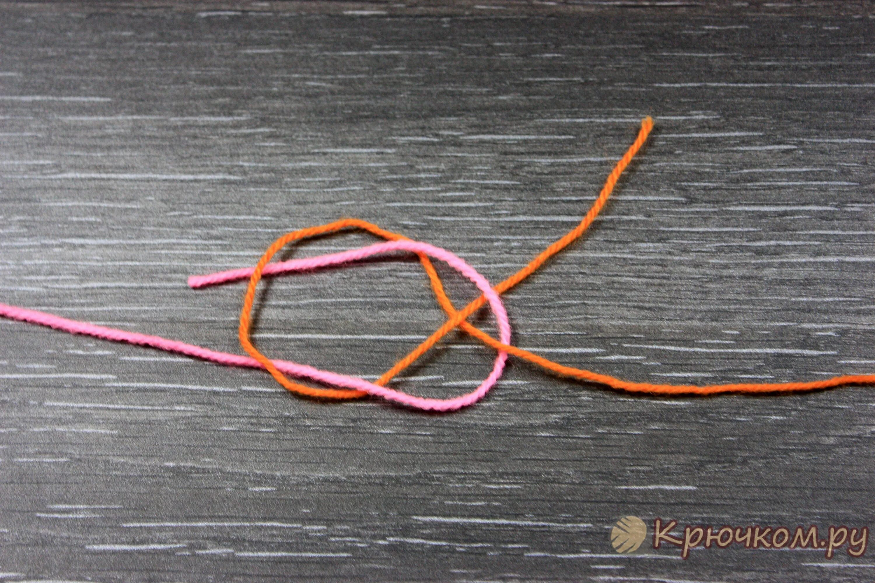 Узел для соединения двух нитей. Соединить нитки в вязании. Ткацкий узел соединения нитей. Соединить шерстяные нити.