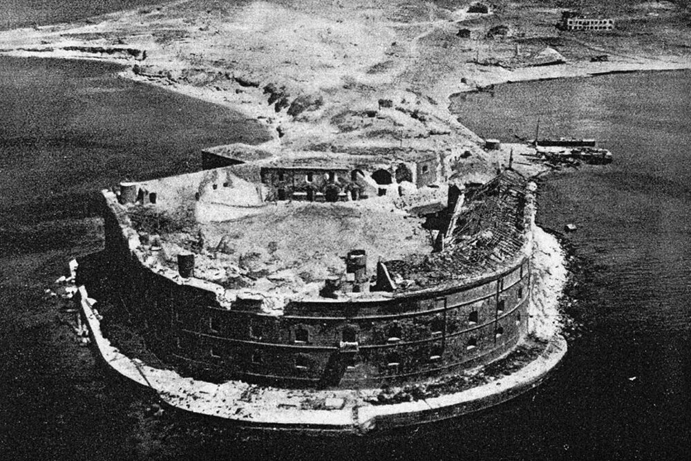 Береговая батарея севастополь 1854-1855. Батареи в севастополе оборонительные. ). Строительство оборонительных сооружений в севастополе. Северный форт севастополь.