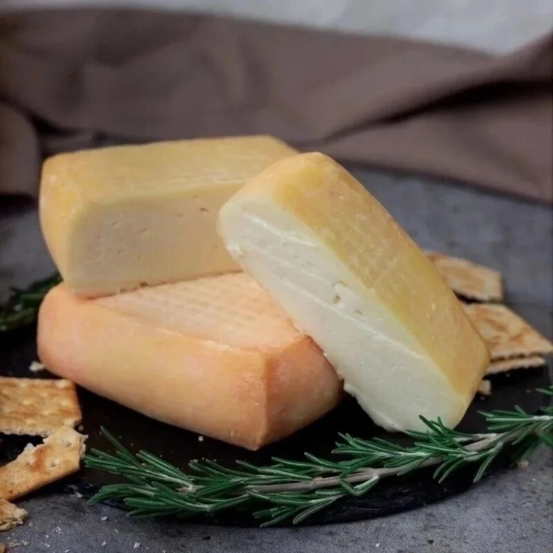Твердый сыр 100 грамм. Армянские сыры. 100 cheese. 100 грамм пармезана. 100 гр сыра.