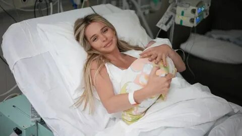 Пирсингпен жапондық лесбиянка порносын қараңыз