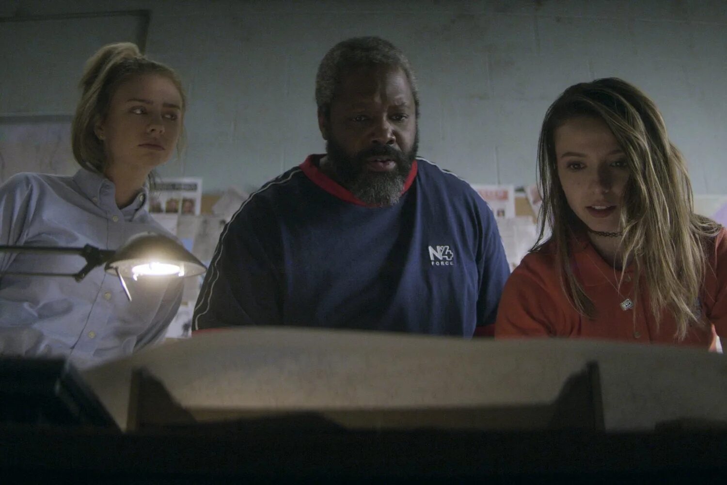 Молодые охотницы за головами 2025. Teenage bounty hunters сериал 2025. молодые охотницы за головами сериал 2025. мэдди филлипс стерлинг. молодые охотницы за головами 1 сезон 1.
