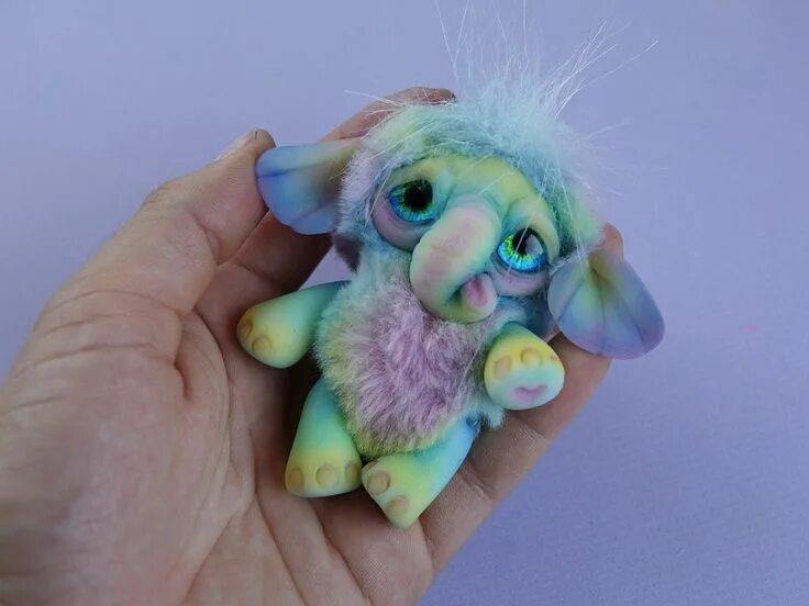 Смешанная техника игрушки мех глина. Игрушки в смешанной технике полимерная глина и мех. Игрушки в смешанной технике из меха и глины мастер класс. Единорог из полимерной глины и меха. Слоник из пластики.