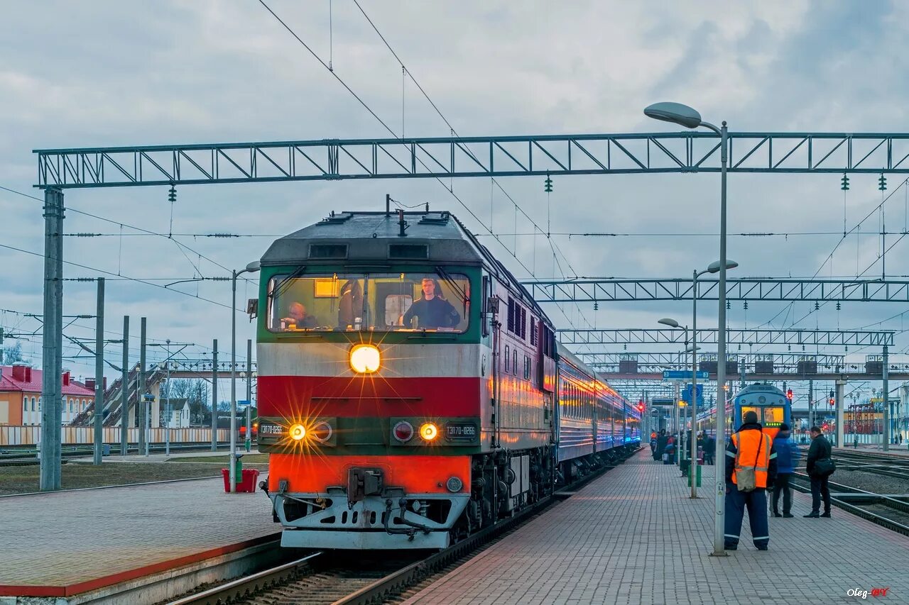 Жлобин (станция). Поезд СОЖ 055 Москва Гомель. Поезд Беларусь. Жлобин вокзал.