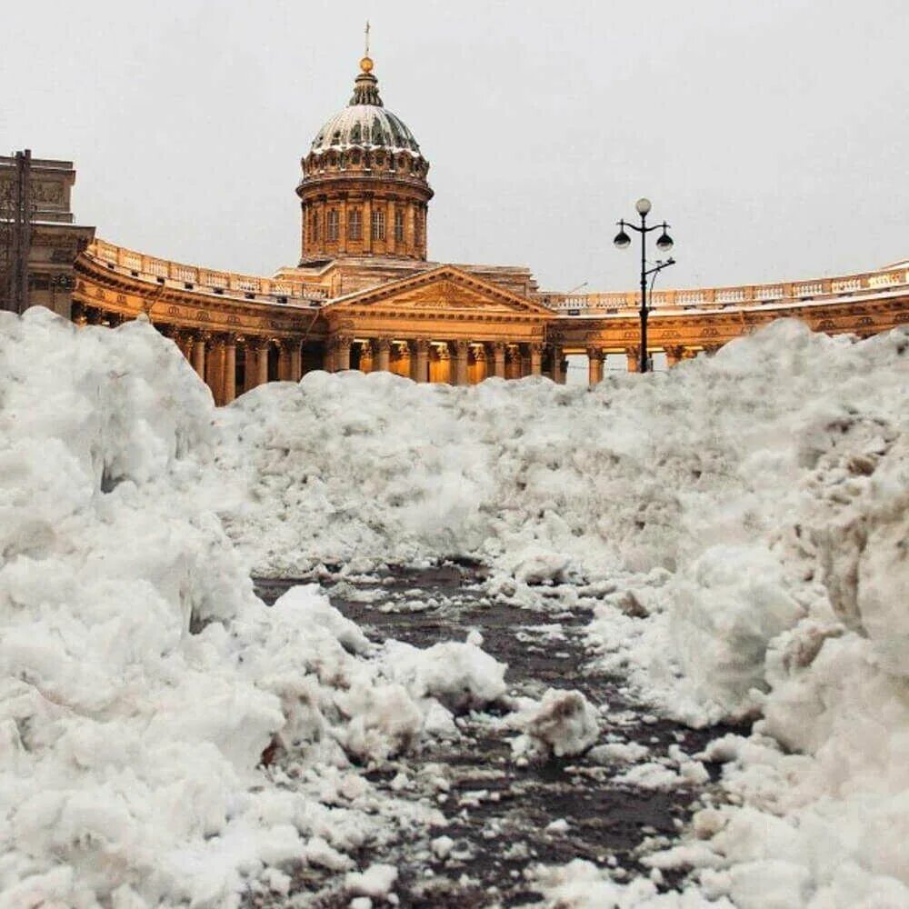 Погодная спб. Санкт-Петербург снег. Снегопад в Санкт-Петербурге. Снег в СПБ. Заснеженный Питер.