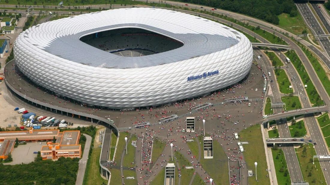 Самые красивые стадионы. Альянц Ривьера. Альянц Арена самый красивый стадион в мире. Альянц Арена Мюнхен. Альянц Стэдиум.