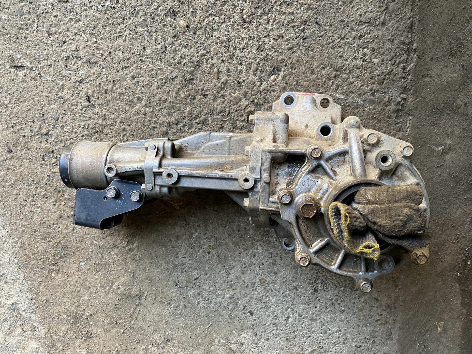 Передний редуктор outlander xl. Задний редуктор аутлендер 1 пок. Mitsubishi outlander 2006 год угловой редуктор. Задний редуктор outlander xl. Outlander 3 редуктор.