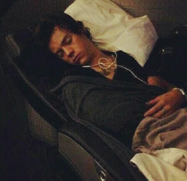 He sleeps like. Harry Styles in Bed. Louis Tomlinson Sleep.