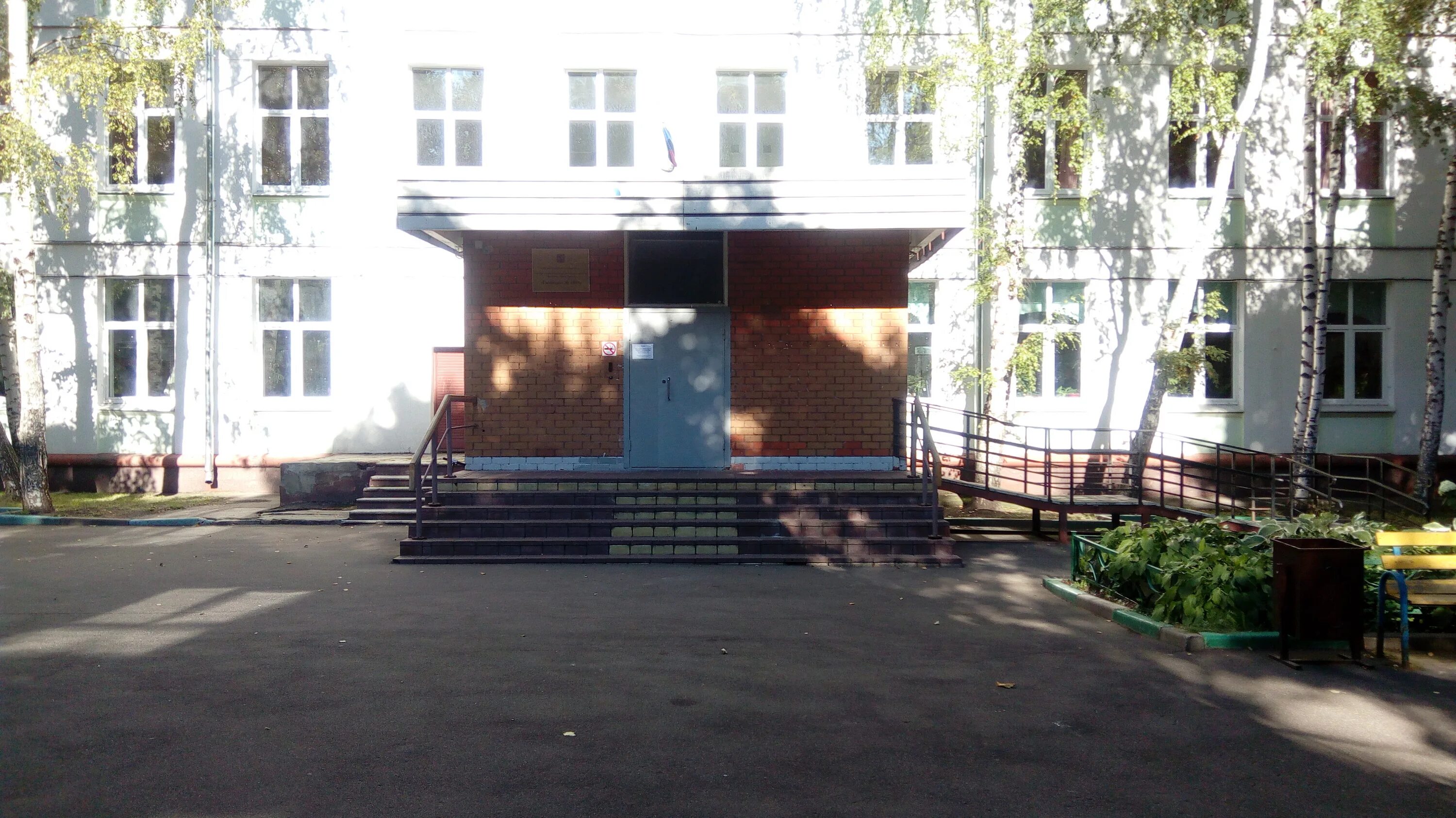 Школа 2124 денисовский переулок. Черноморский бульвар дом 6 школа 1862. Гимназия 2 железнодорожный. Школьная 3 строение 1. 2006 школа в бутово.