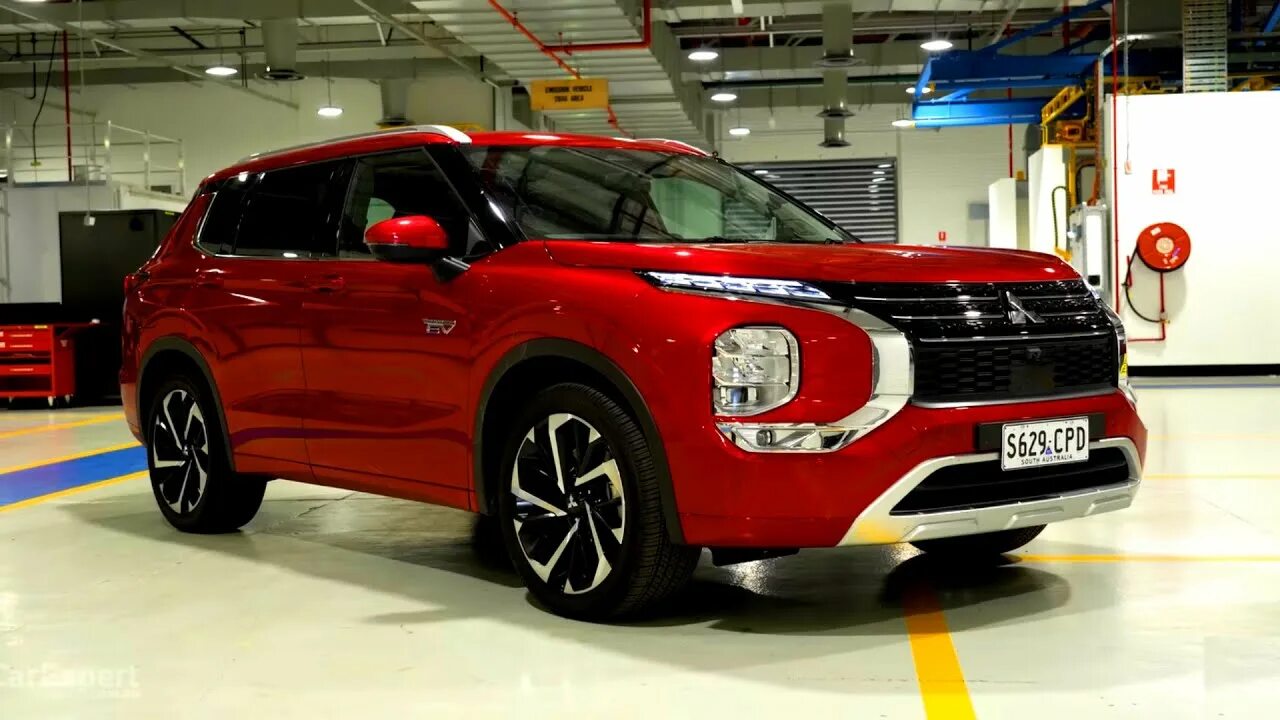 Митсубиси Аутлендер 2023. Новый Mitsubishi Outlander 2023. Mitsubishi Outlander PHEV 2023. Новый Мицубиси Аутлендер 2023.