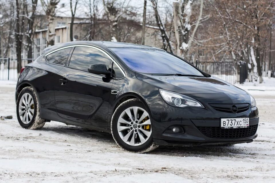 Opel astra черный. Opel Astra GTC черный.