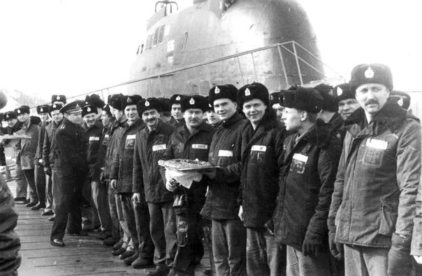 Анатолий васильев экипаж фильм 1979. Юрий гагарин в севастополе. Экипаж 1979 ненароков. Лебедев экипаж. Мехвод танка т80.