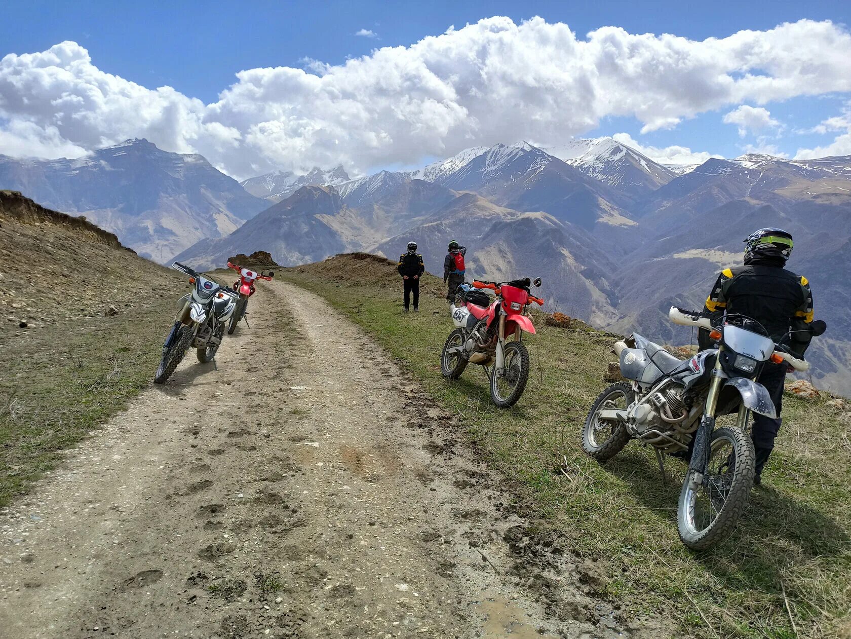 Туры в чечню. Крепость гуниб. Туры чечня дагестан. Дагестан чечня ингушетия. Гамсутль и салта.