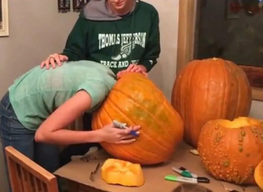 Pumpkin video. Огненная тыква. Гиф крутая тыква. Pumpkin video. Девушка с тыквой.