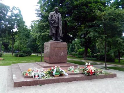 А т твардовский создатель какого памятника
