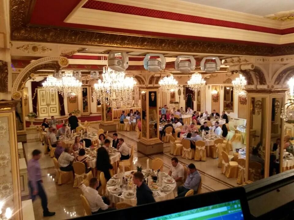 зал торжества серпухов. зал торжеств орел. торжественный зал гринн орёл.