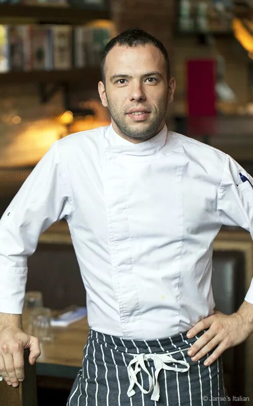 Маттео лай шеф жена. Маттео лаи шеф повар. Маттео лаи шеф-повар жена. Однажды в италии кухня тв. Маттео лаи шеф повар.