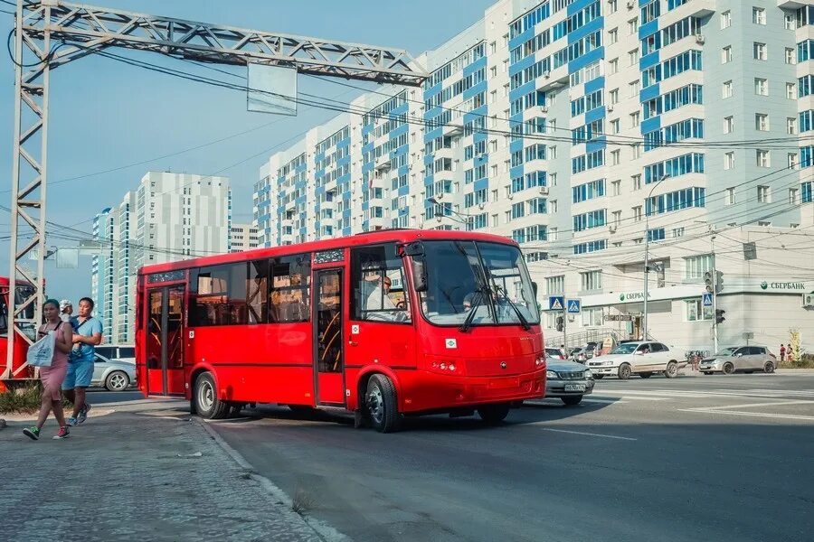 Новые красные автобусы. ПАЗ вектор Якутск. ПАЗ Якутск новый. Красный автобус Якутск. Автобус ПАЗ красный.