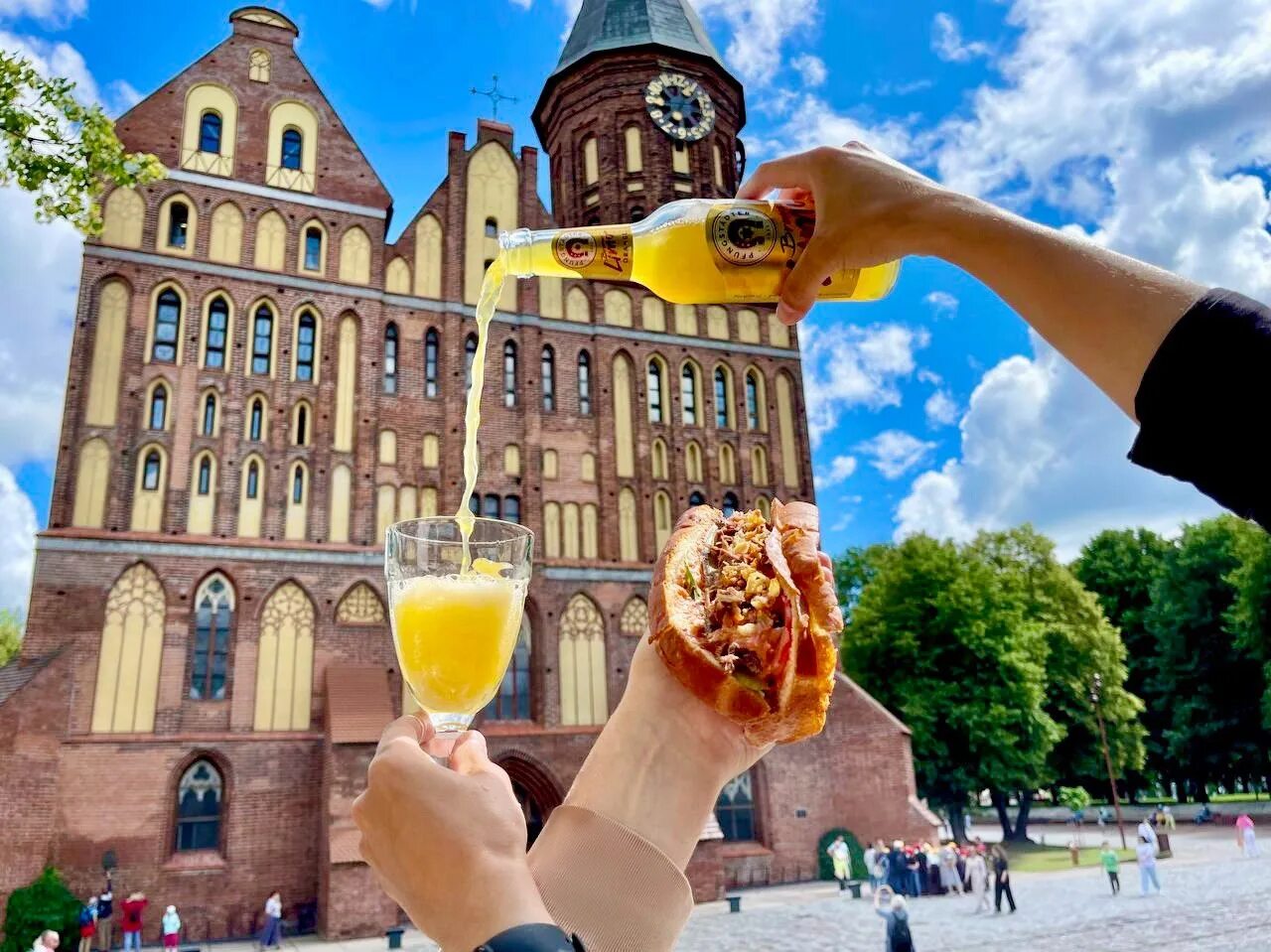 Карелия достопримечательности. Туристы. Путешествия коллаж. Экскурсионные туры 4 дня. Коллаж достопримечательности.