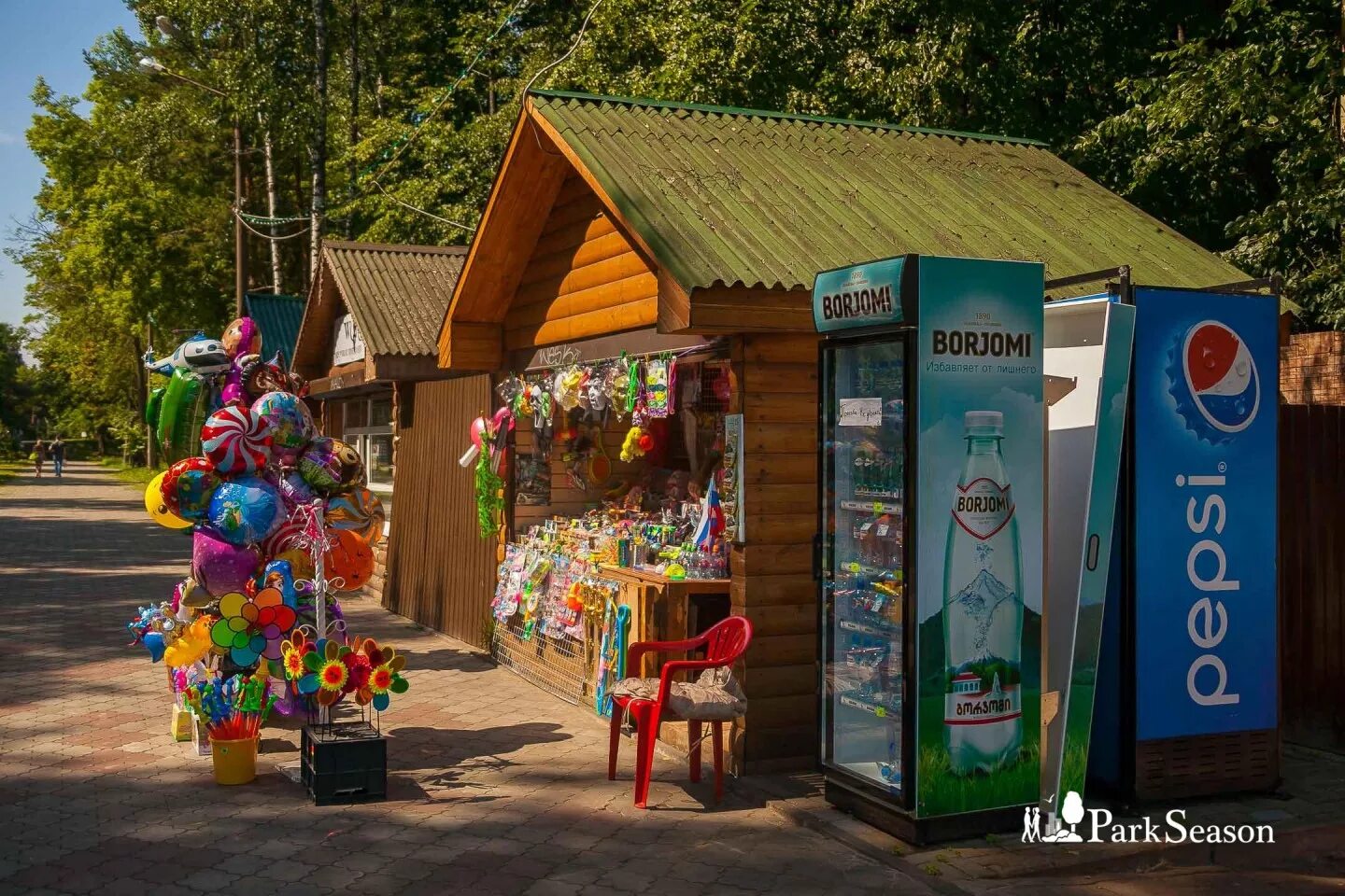 Park store. Торговая палатка с игрушками. Киоск с игрушками. Ларек с игрушками в парке. Киоск с детскими игрушками.