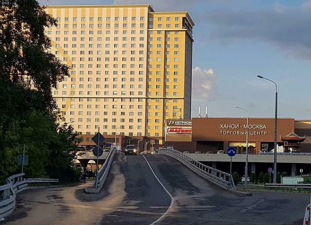 Вьетнамский ханой москва. Ханой-Москва торговый центр на Ярославском шоссе. Ханой Ярославское шоссе. Вьетнамский торговый центр Ханой в Москве. ТЦ Ханой на Ярославке.