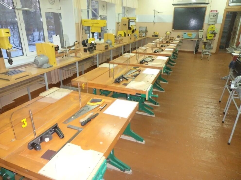 Стеллажи в кабинет технологии. Кабинеты технологии для мальчиков размещаются. Современный кабинет технологии. Кабинет труда для мальчиков в школе. Кабинет технологии для мальчиков оборудование.