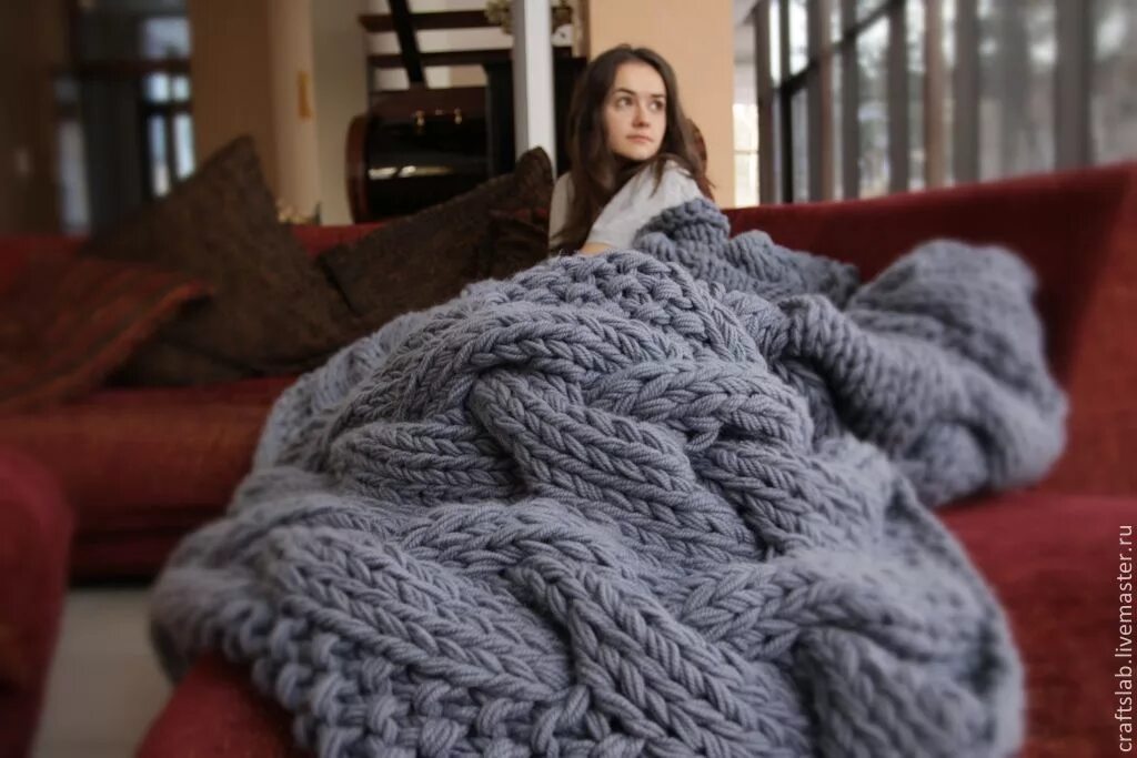 Chunky blanket пряжа. Плед с крупной вязкой. Плед вязаный. Объемная пряжа. Пледы связанные большими спицами.