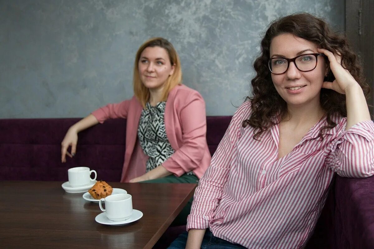Фотографии ваших знакомых. Фотографии ваших знакомых. Несколько человек. Девушка хочет нравится окружающим. Фотографии ваших знакомых.