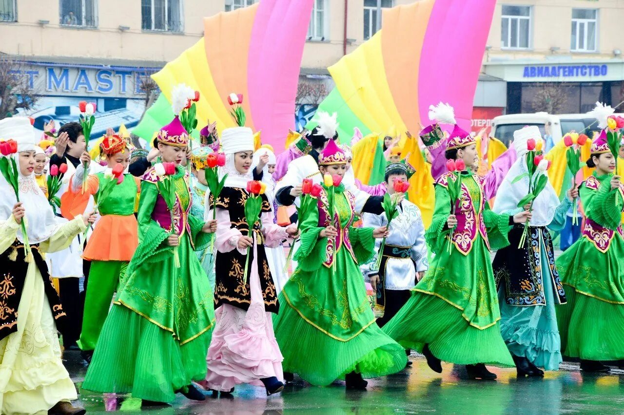 С праздником Наурыз мейрамы. Праздник Наурыз в Казахстане. Празднование Наурыз мейрамы в Казахстане. С праздником весны Наурыз.