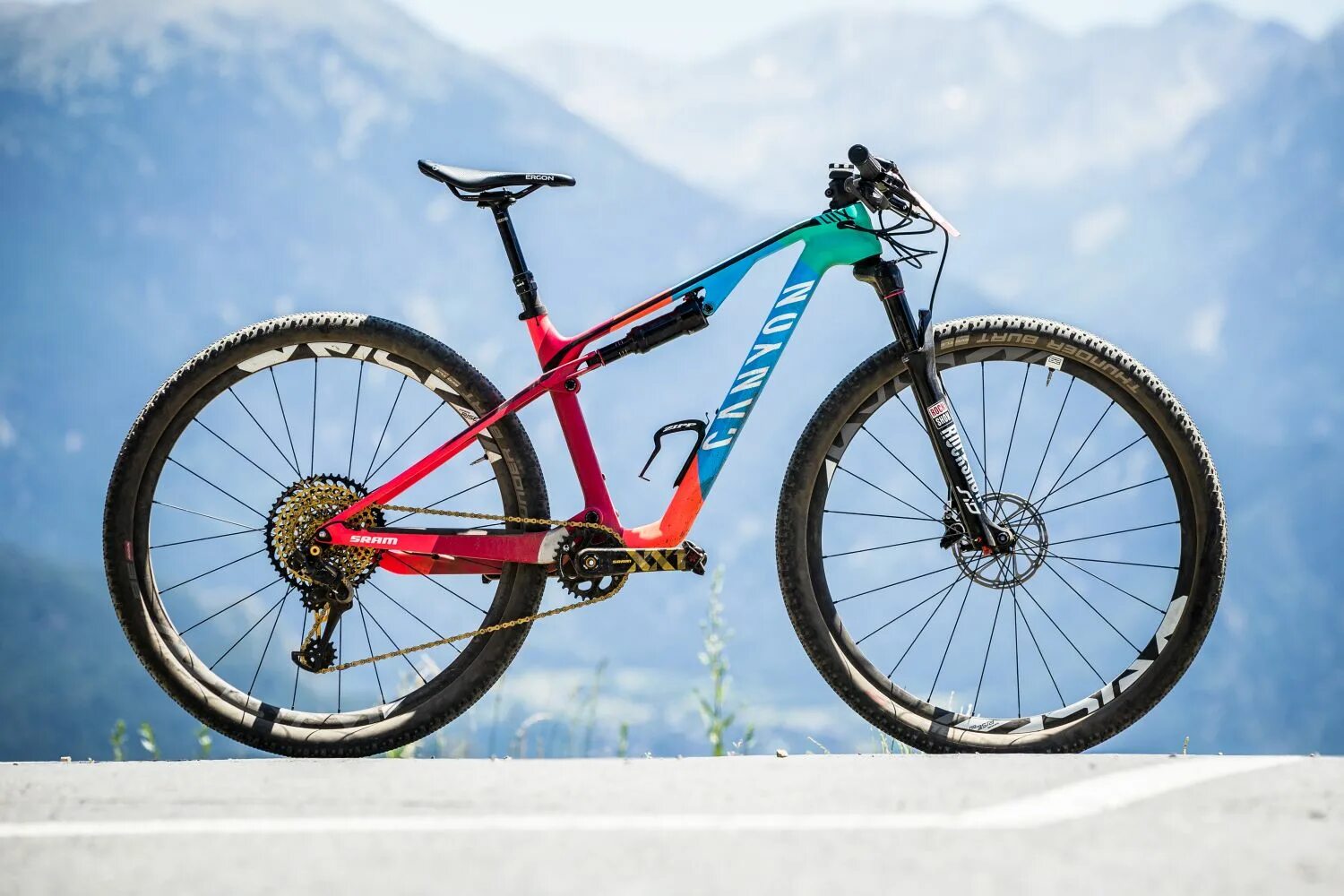 Canyon bikes. Canyon Bikes MTB горный. Canyon Lux Trail CF 6 2022. Canyon 2021 SLX. Canyon Lux велосипед.