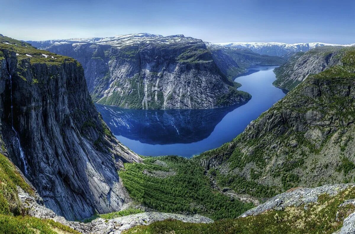 Какая страна имеет природную достопримечательность фьорды. Фьорды Норвегии. Хордаланн Норвегия. Достопримечательности Норвегии фьорды. Люсе-Фьорд Норвегия.