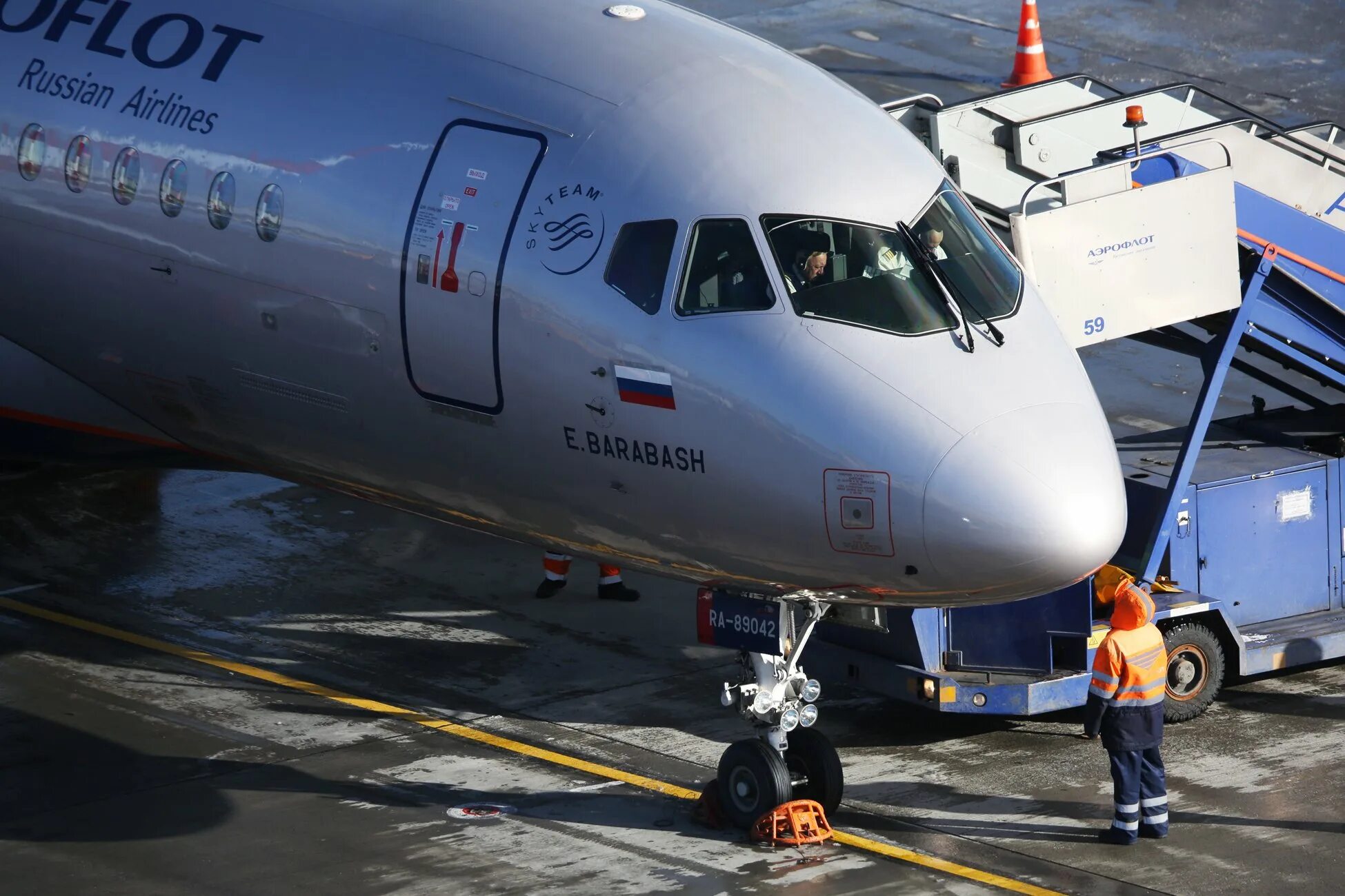 Ssj-100 самолет. Самолет ираэро суперджет 100. Самолёт sukhoi superjet. Ssj-100 самолет. Sukhoi superjet 100.