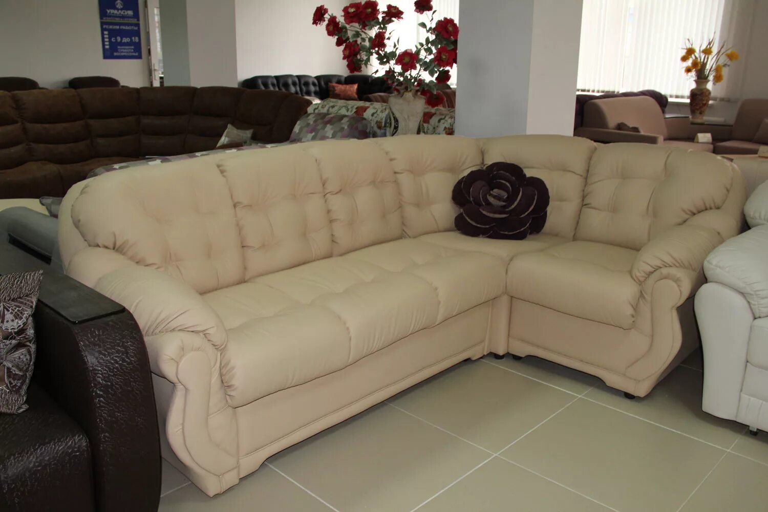 оренбург локомотив мебельный магазин. оренбург ул шевченко 20б. армада 2 оренбург интерьер. качественные диваны. мебельные салоны оренбург.