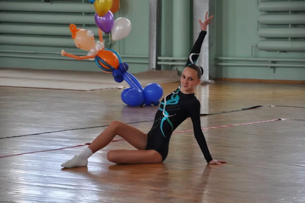 девочка 16 лет на фитнесе. гимнастика в строгино для детей. аэробика с ириной андроповой живи. спортивная аэробика фиисаф. тренер по аэробике.