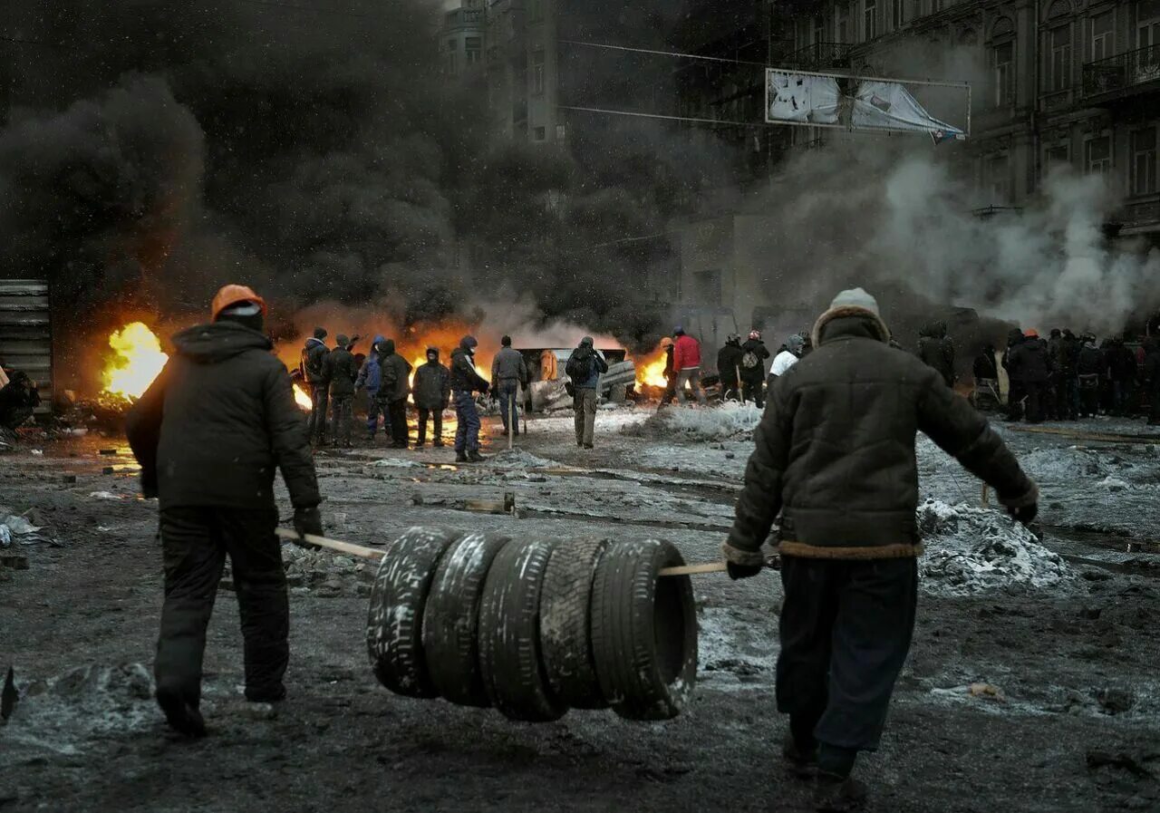 Мельник украина майдан. Евромайдан на Украине в 2014. Майдан 2014 площадь независимости. Майдан Украина 2013.