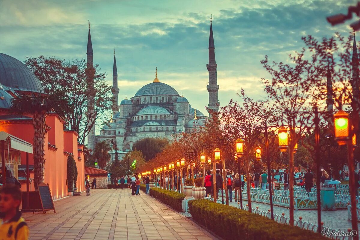 Время в городах турции. Султанахмет Стамбул. Султанахмет Стамбул осень. Турция Истанбул Анкара. Достопримечательности Турции Султанахмет.